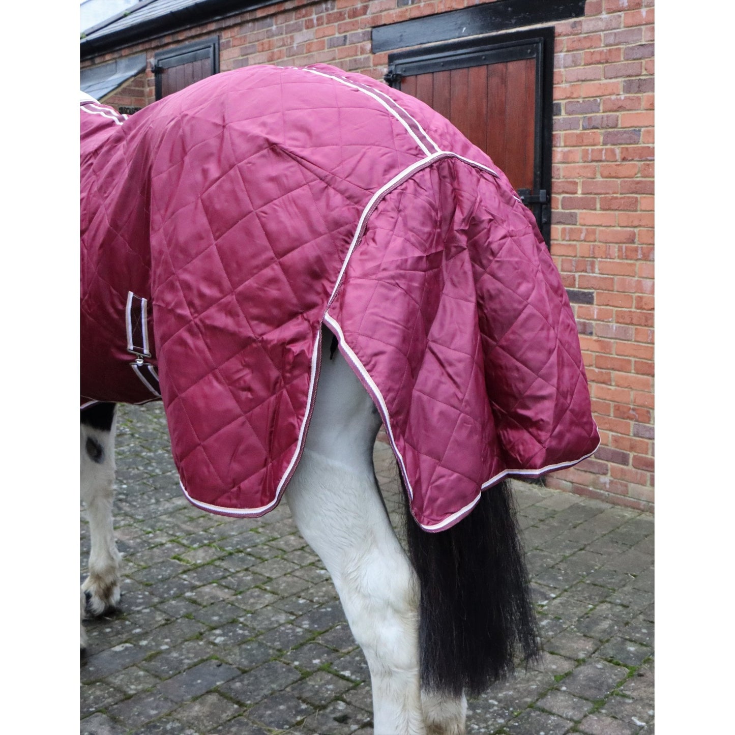 Heavy Horse 50g Stable Rug With Fleece Collar