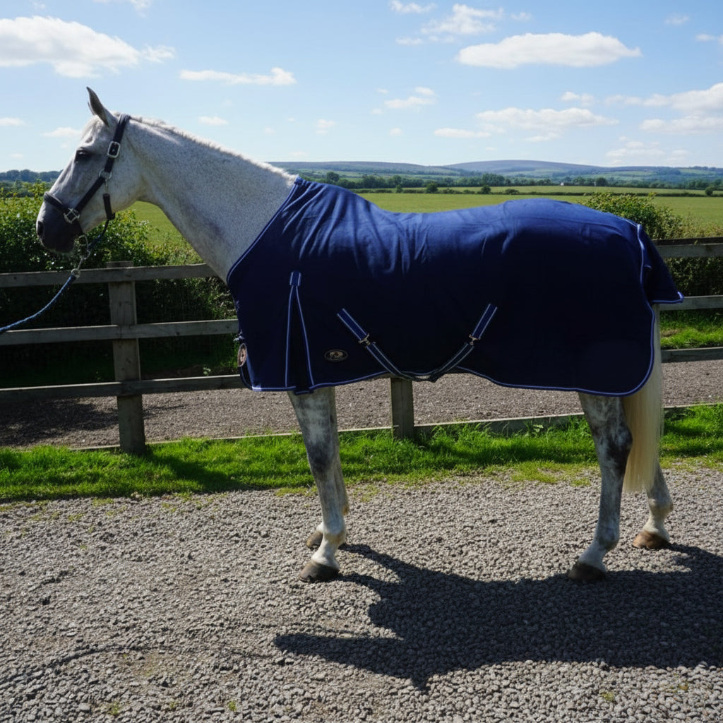 Polar Fleece With Tail Flap And Shoulder Gussets - Red/Navy