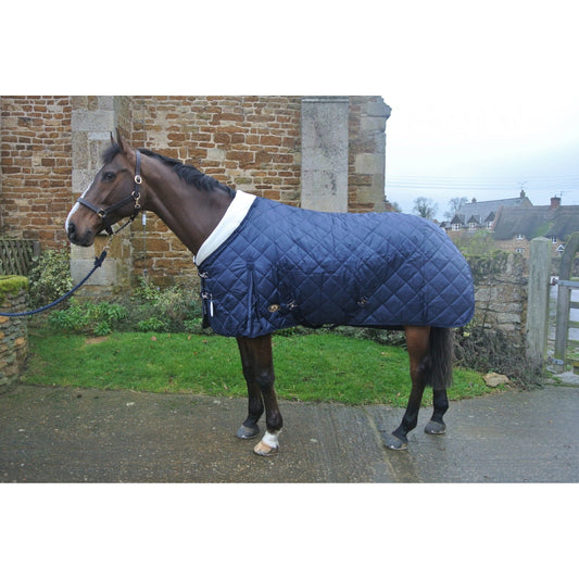 200g Middleweight Stable Rug With Tail Flap and Fleece Collar
