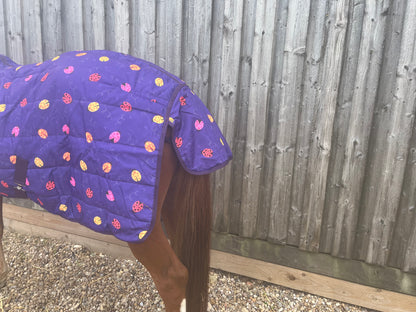 200g Lightweight Stable Rug With Fleece Collar - Purple Ladybird Print